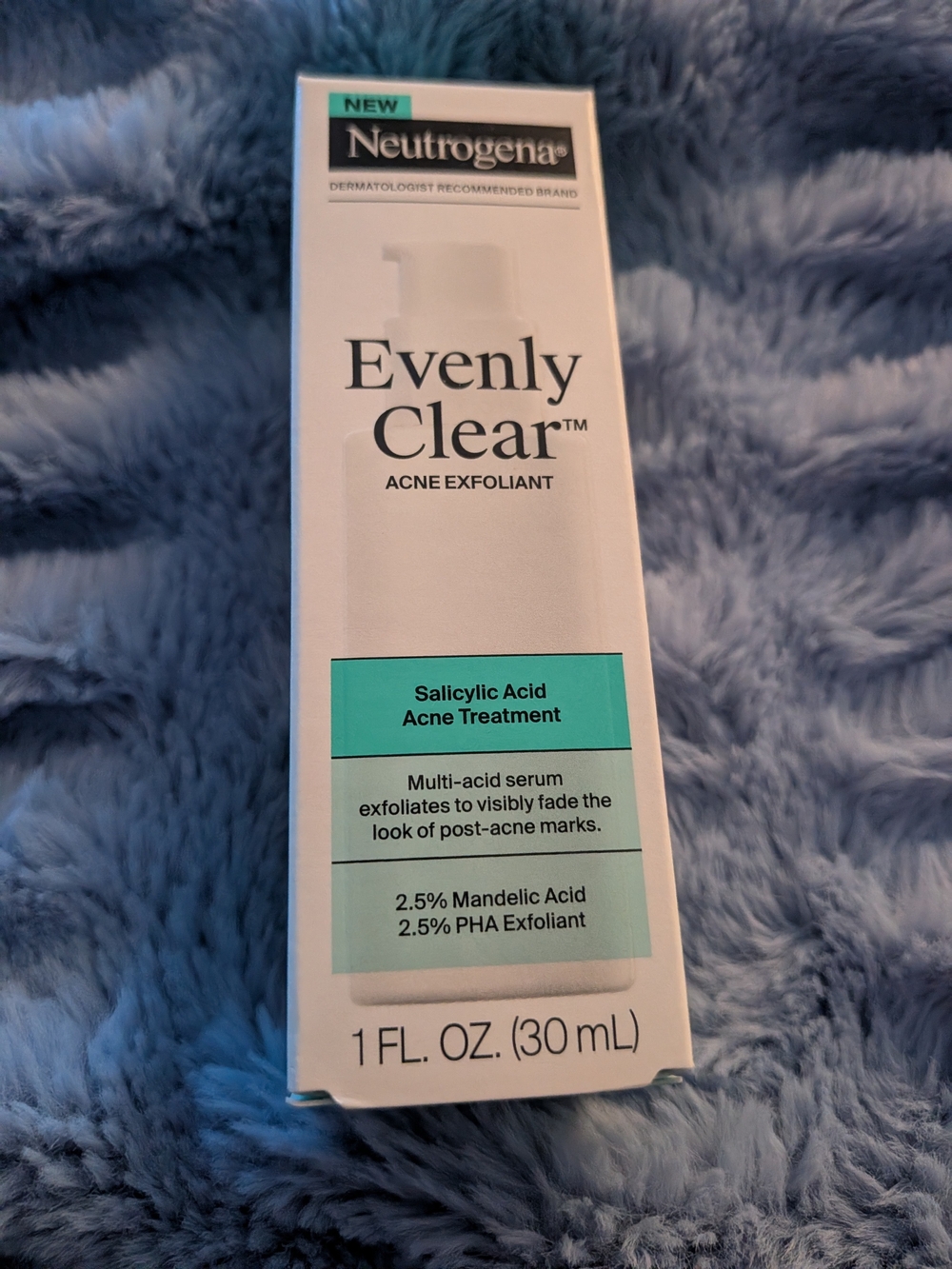 Neutrogena Evenly Clear Acne Exfoliant – White & Teal